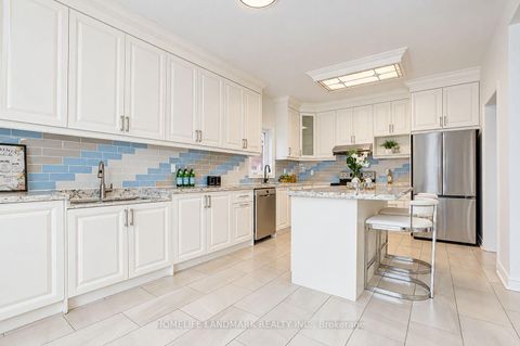 Photo 18 at 124 Shaftsbury Avenue, Westbrook, Richmond Hill