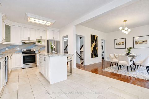 Photo 21 at 124 Shaftsbury Avenue, Westbrook, Richmond Hill