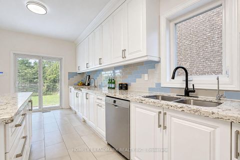 Photo 22 at 124 Shaftsbury Avenue, Westbrook, Richmond Hill
