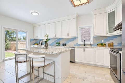 Photo 24 at 124 Shaftsbury Avenue, Westbrook, Richmond Hill