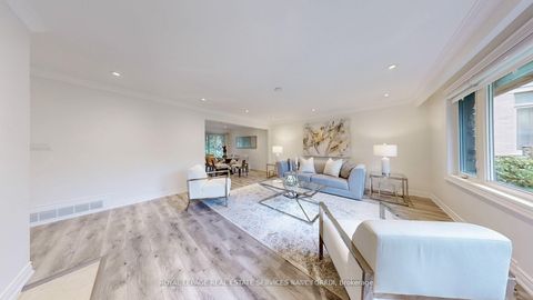 Photo 3 at 15 Farrington Drive, Windfields, Toronto