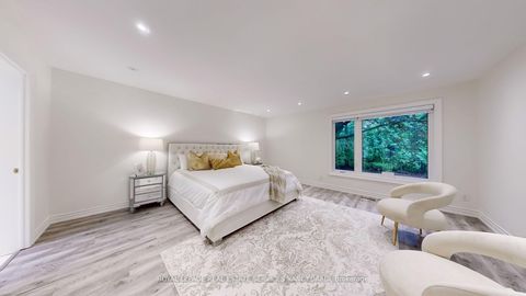 Photo 12 at 15 Farrington Drive, Windfields, Toronto