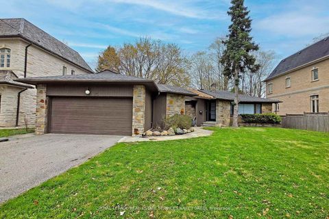 Photo 25 at 15 Farrington Drive, Windfields, Toronto