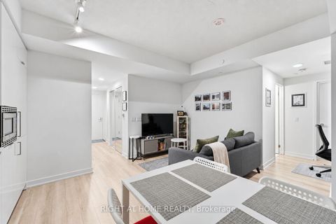 Photo 3 at 803 - 238 Simcoe Street, Chinatown, Toronto