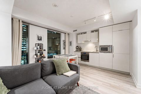 Photo 7 at 803 - 238 Simcoe Street, Chinatown, Toronto