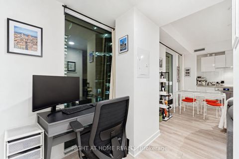 Photo 8 at 803 - 238 Simcoe Street, Chinatown, Toronto