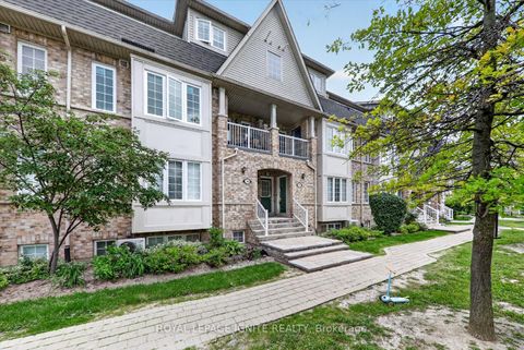 Photo 1 at 29 - 42 Pinery Trail, Malvern, Toronto