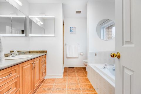 Photo 17 at 134 Queen Isabella Crescent, Vellore Village, Vaughan