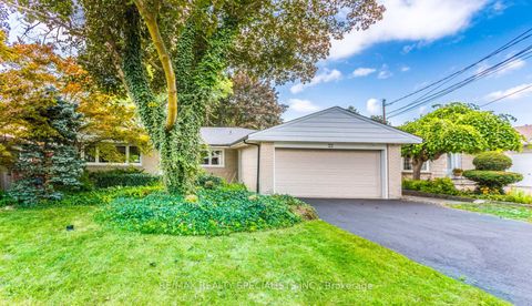 Photo 2 at 22 Heathview Avenue, Bayview Village, Toronto