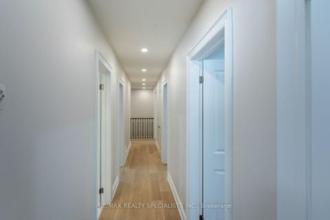 Photo 11 at 22 Heathview Avenue, Bayview Village, Toronto