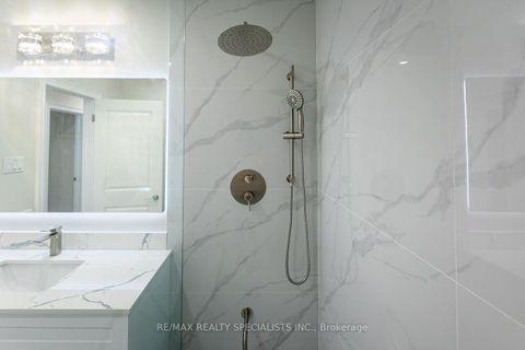 Photo 15 at 22 Heathview Avenue, Bayview Village, Toronto