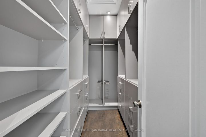 Photo 31 at 10 Bayberry Crescent, Bayview Village, Toronto