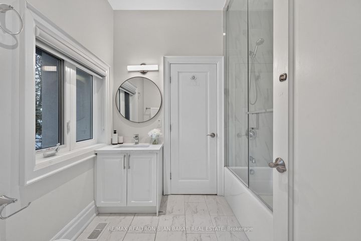 Photo 32 at 10 Bayberry Crescent, Bayview Village, Toronto