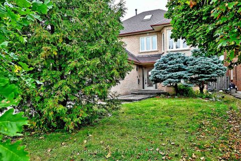 Photo 2 at 8 Elmsley Drive, Observatory, Richmond Hill