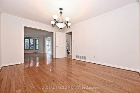 Photo 9 at 8 Elmsley Drive, Observatory, Richmond Hill