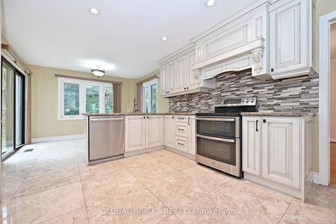 Photo 11 at 8 Elmsley Drive, Observatory, Richmond Hill