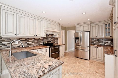 Photo 13 at 8 Elmsley Drive, Observatory, Richmond Hill
