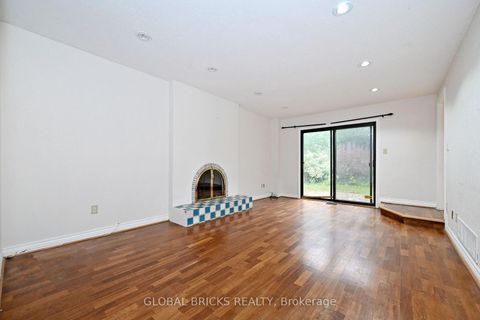 Photo 18 at 8 Elmsley Drive, Observatory, Richmond Hill