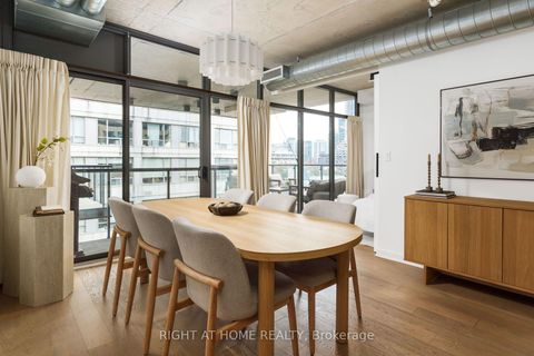 Photo 3 at 805 - 533 Richmond Street W, Waterfront Communities C1, Toronto