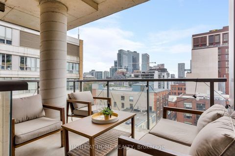 Photo 5 at 805 - 533 Richmond Street W, Waterfront Communities C1, Toronto