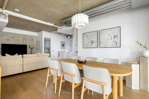 Photo 8 at 805 - 533 Richmond Street W, Waterfront Communities C1, Toronto