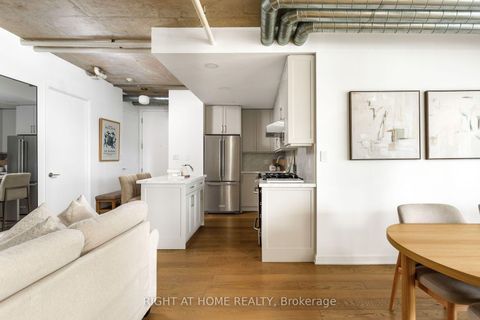 Photo 12 at 805 - 533 Richmond Street W, Waterfront Communities C1, Toronto