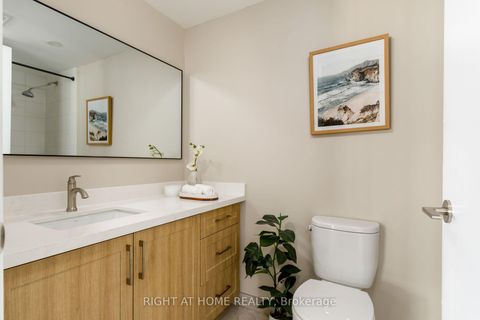 Photo 15 at 805 - 533 Richmond Street W, Waterfront Communities C1, Toronto