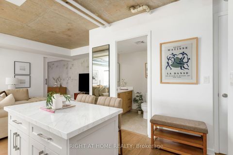 Photo 16 at 805 - 533 Richmond Street W, Waterfront Communities C1, Toronto
