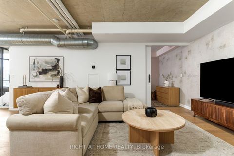 Photo 17 at 805 - 533 Richmond Street W, Waterfront Communities C1, Toronto