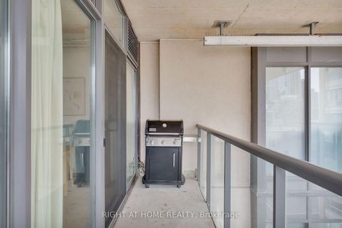Photo 23 at 805 - 533 Richmond Street W, Waterfront Communities C1, Toronto