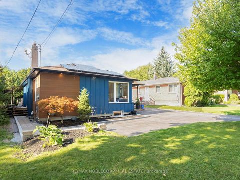 Photo 1 at 100 Rockport Crescent, Crosby, Richmond Hill
