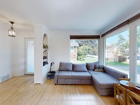 Photo 7 at 100 Rockport Crescent, Crosby, Richmond Hill