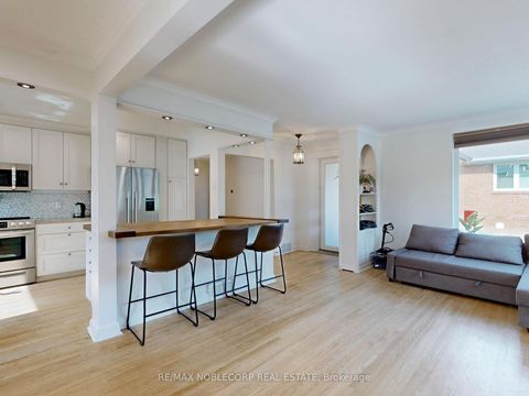 Photo 8 at 100 Rockport Crescent, Crosby, Richmond Hill