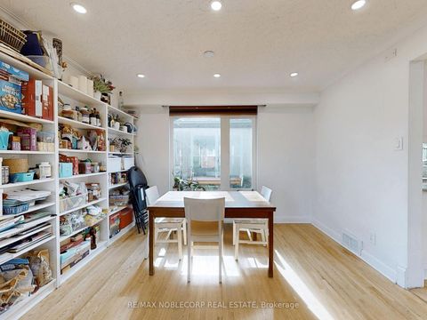 Photo 10 at 100 Rockport Crescent, Crosby, Richmond Hill