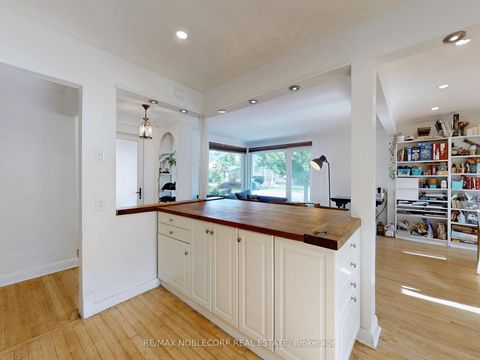 Photo 13 at 100 Rockport Crescent, Crosby, Richmond Hill