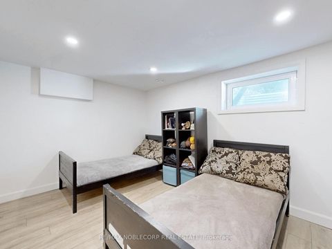 Photo 30 at 100 Rockport Crescent, Crosby, Richmond Hill