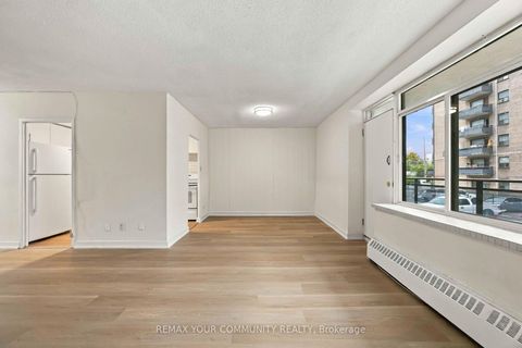 Photo 5 at 206 - 825 Kennedy Road, Ionview, Toronto