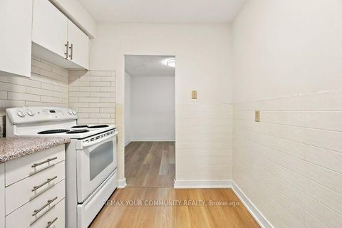 Photo 9 at 206 - 825 Kennedy Road, Ionview, Toronto