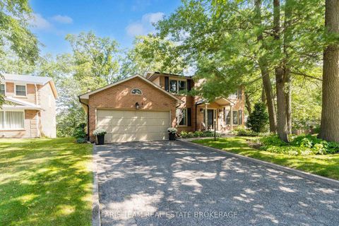 Photo 1 at 1 Susan Place, Sunnidale, Barrie