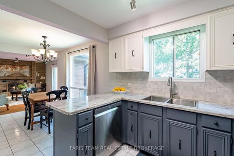 Photo 8 at 1 Susan Place, Sunnidale, Barrie