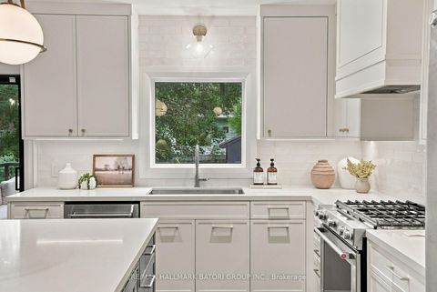 Photo 18 at 162 Chiltern Hill Road, Cedarvale, Toronto