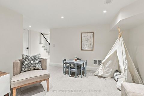 Photo 38 at 162 Chiltern Hill Road, Cedarvale, Toronto