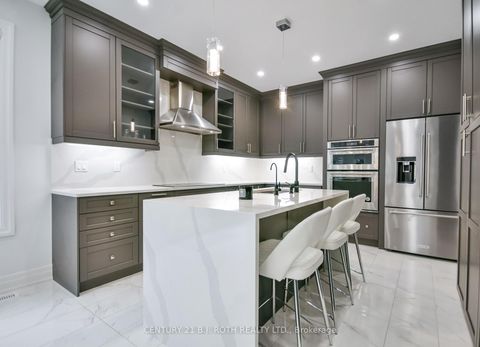 Photo 13 at 41 Auburn Court, Ardagh, Barrie