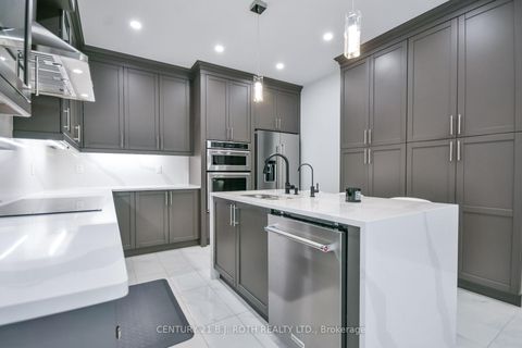 Photo 17 at 41 Auburn Court, Ardagh, Barrie