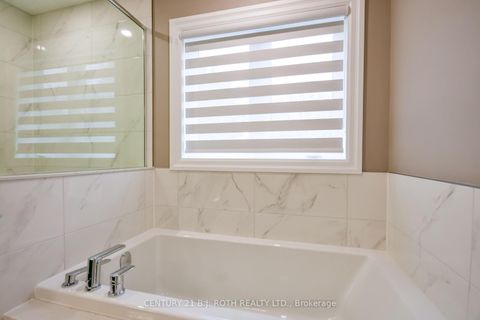 Photo 36 at 41 Auburn Court, Ardagh, Barrie
