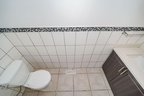 Photo 5 at 3 Longbow Square, Steeles, Toronto