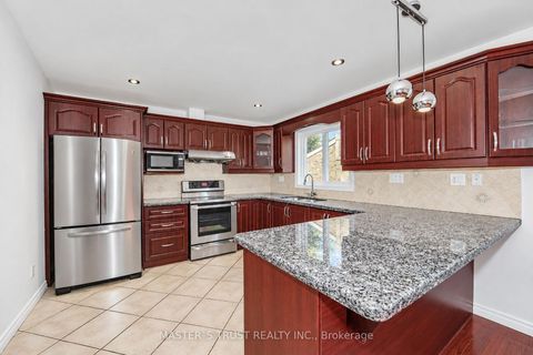 Photo 9 at 3 Longbow Square, Steeles, Toronto