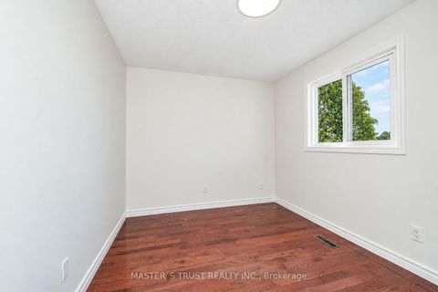 Photo 10 at 3 Longbow Square, Steeles, Toronto