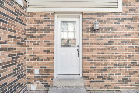 Photo 15 at 3 Longbow Square, Steeles, Toronto