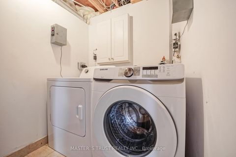 Photo 18 at 3 Longbow Square, Steeles, Toronto